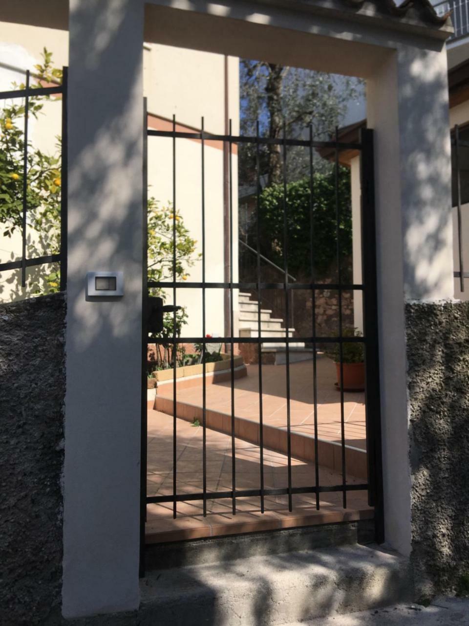 Casa Ines Fronte Lago Aparthotel Brenzone sul Garda Kültér fotó