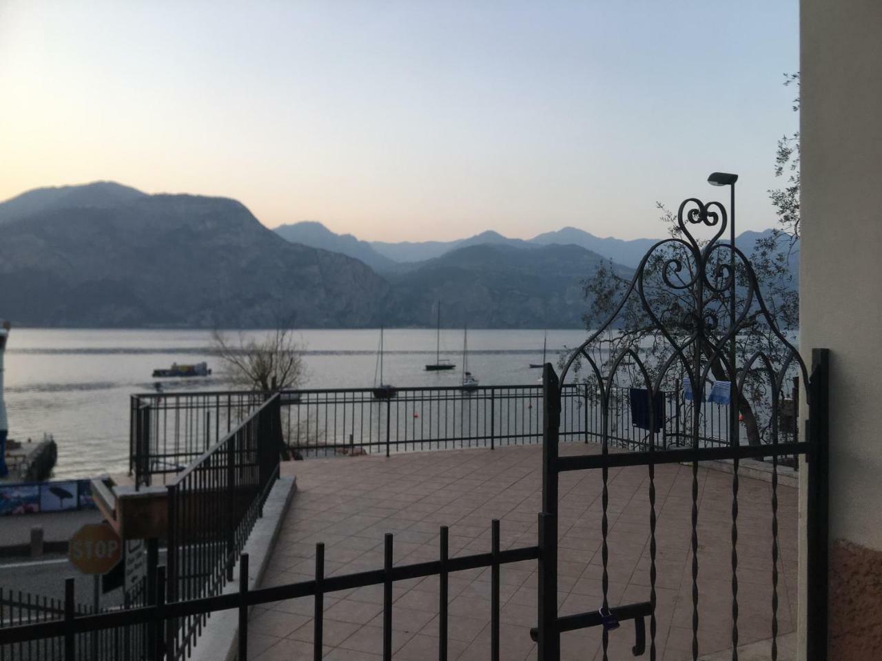 Casa Ines Fronte Lago Aparthotel Brenzone sul Garda Kültér fotó