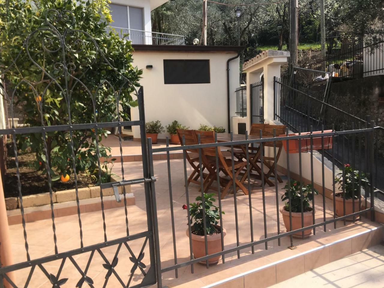 Casa Ines Fronte Lago Aparthotel Brenzone sul Garda Kültér fotó