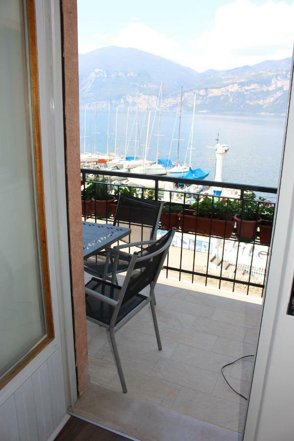 Casa Ines Fronte Lago Aparthotel Brenzone sul Garda Kültér fotó