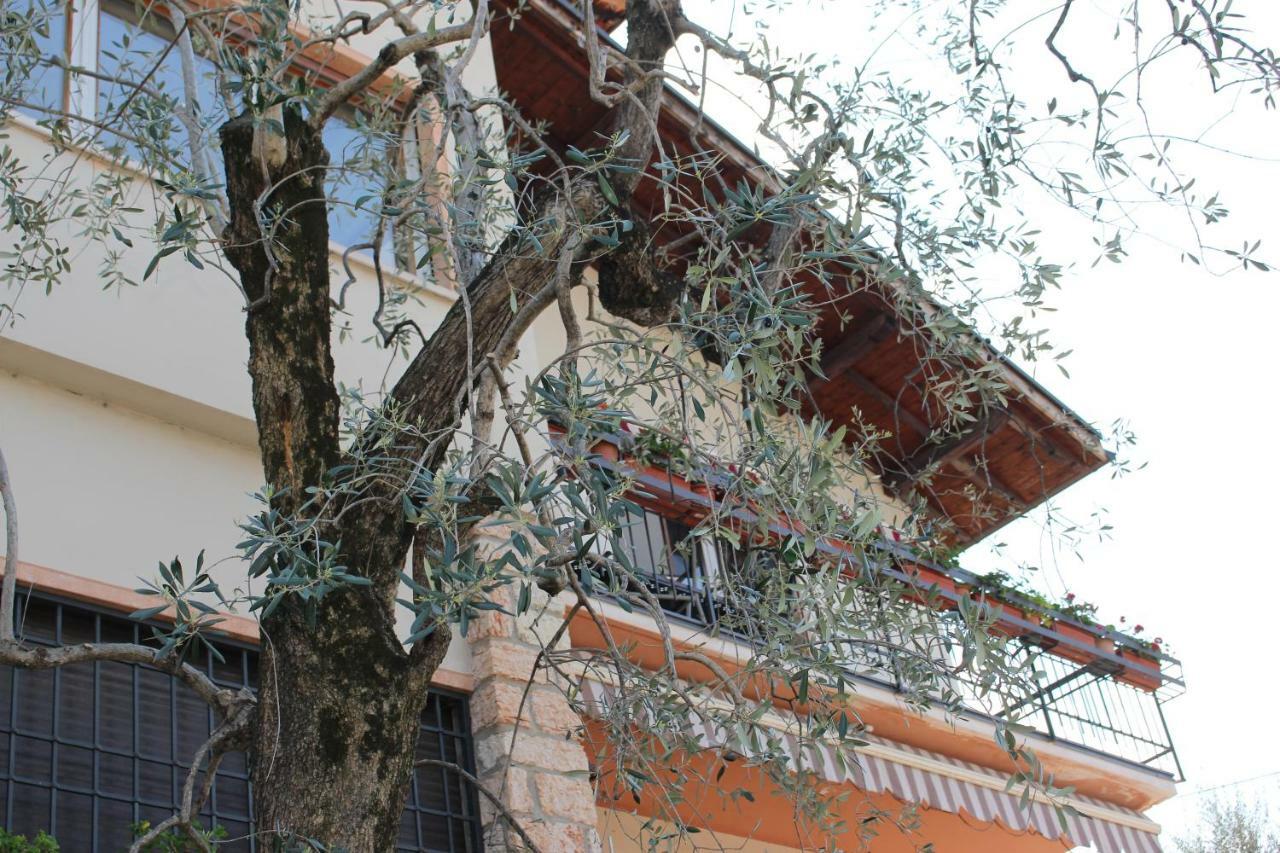 Casa Ines Fronte Lago Aparthotel Brenzone sul Garda Kültér fotó