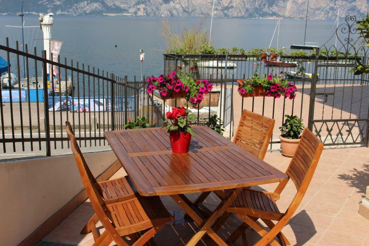 Casa Ines Fronte Lago Aparthotel Brenzone sul Garda Kültér fotó