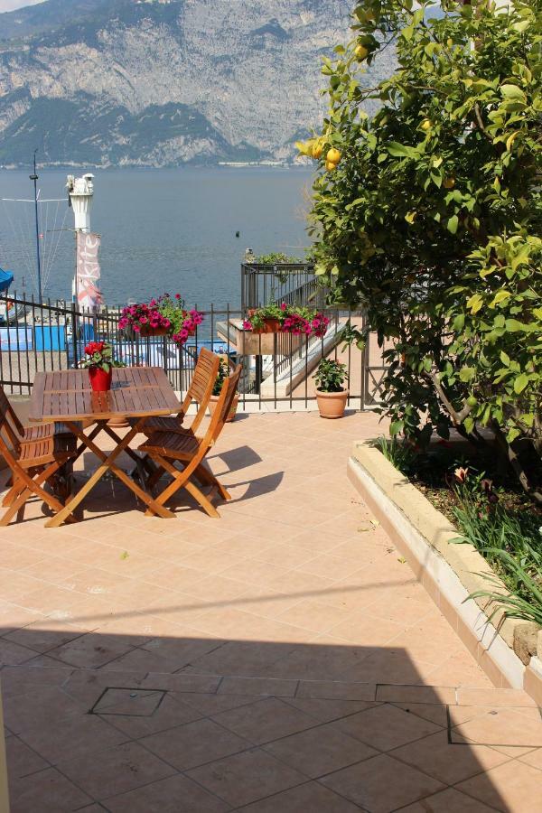 Casa Ines Fronte Lago Aparthotel Brenzone sul Garda Kültér fotó